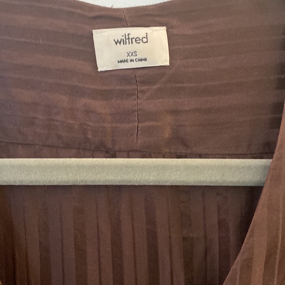 Brown silk v-neck blouse - Picture 2 of 2